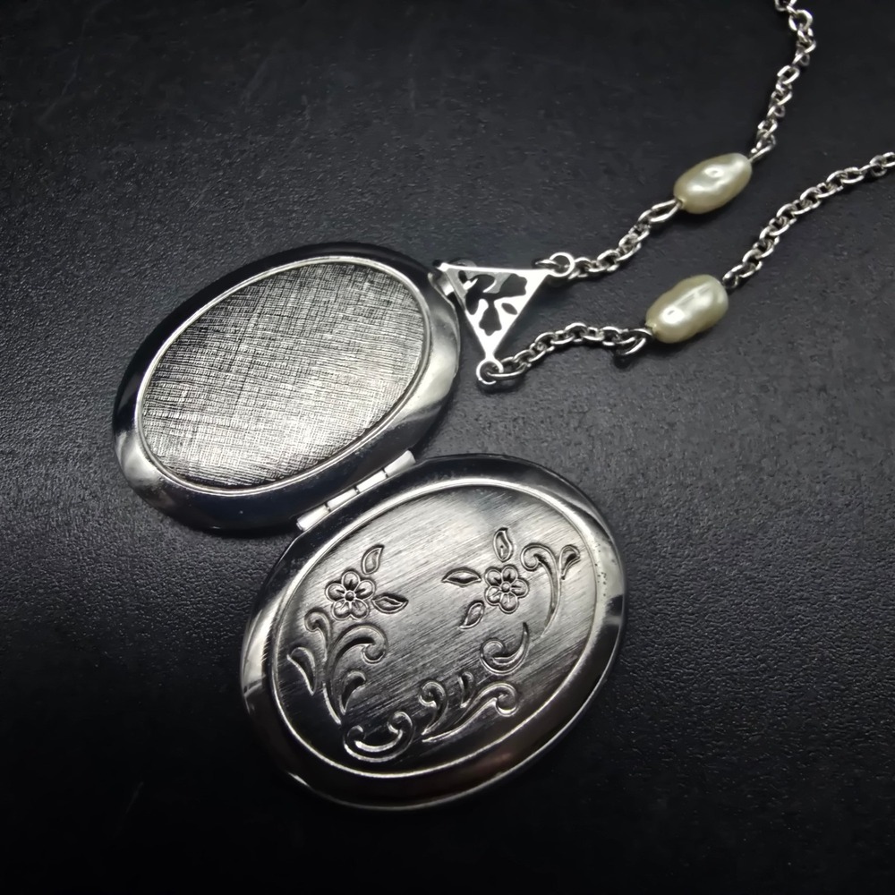 Avon Silver Tone Locket Necklace Faux Pearl Vintage Costume Jewelry